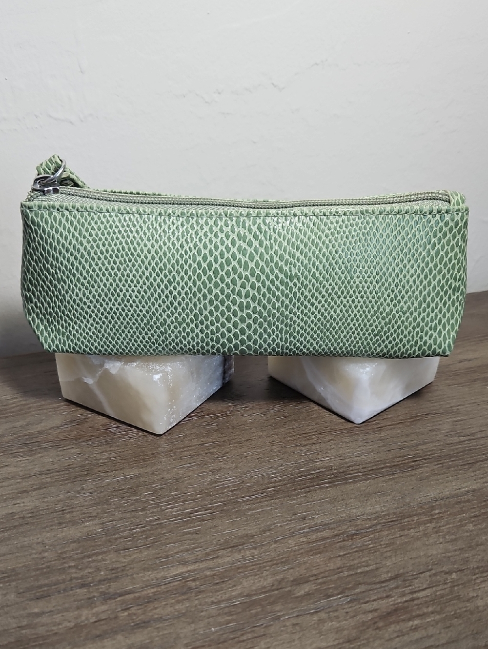 Clinique Faux Snake Skin Make-Up Bag with Wristlet Strap - Picture 2 of 12